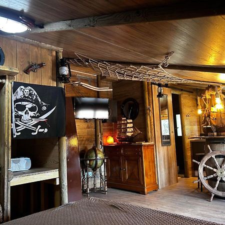 Les Chambres De Paulette Chambres A Theme Jack Sparrow Sainte-Marie-la-Mer Eksteriør billede
