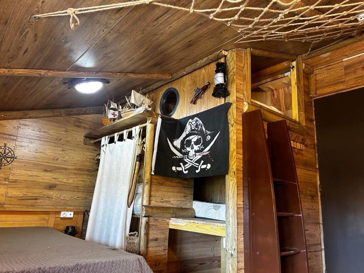 Les Chambres De Paulette Chambres A Theme Jack Sparrow Sainte-Marie-la-Mer Eksteriør billede